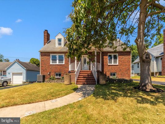 Detached Garage, Exterior, Facade, Brick Facade, Cape Cod