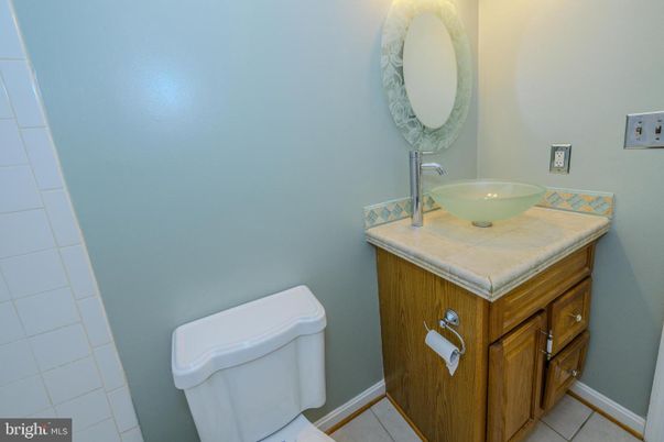 Bathroom, Interior, Tile Countertops