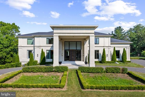 Exterior, Facade, Modern