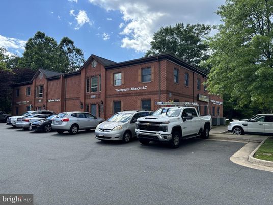 Exterior, Facade, Brick Facade, Rowhouse