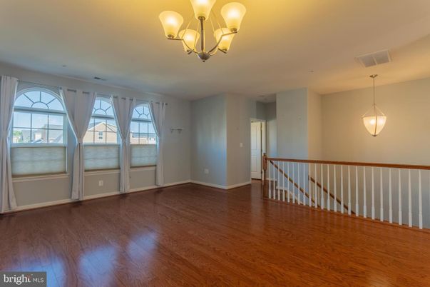 Empty room, Interior, Pendant Lights, Wood Texture Flooring
