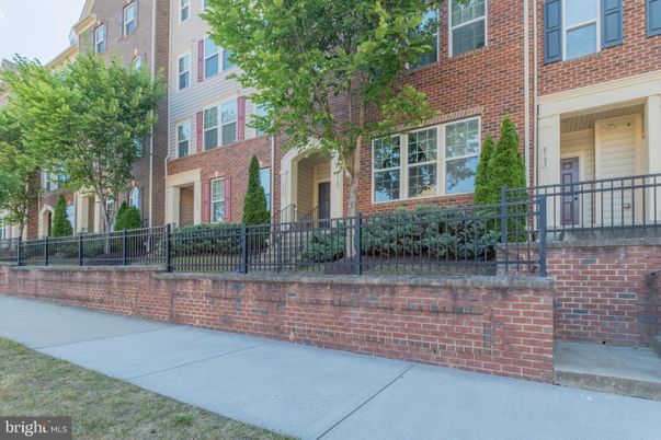 Exterior, Facade, Brick Facade, Rowhouse