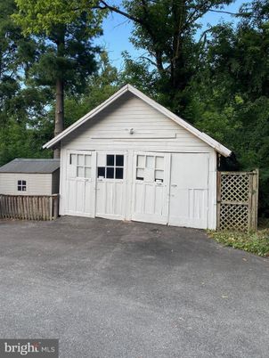 Detached Garage, Exterior