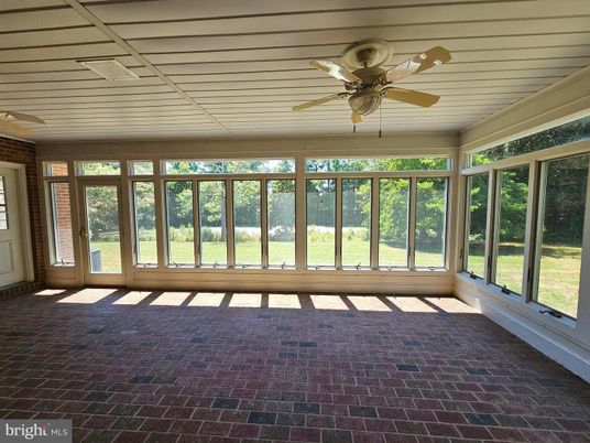 Empty room, Interior, Sun Room