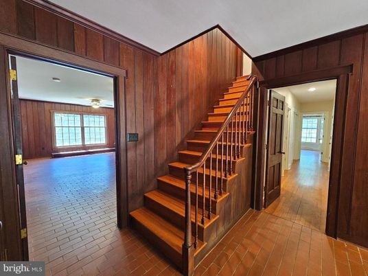Interior, Recessed Lighting, Wood Texture Flooring, Wooden Walls
