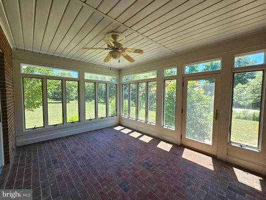 Empty room, Interior, Sun Room