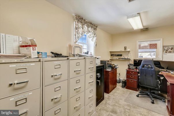 Home Office, Interior
