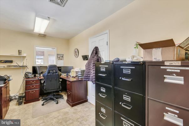 Home Office, Interior