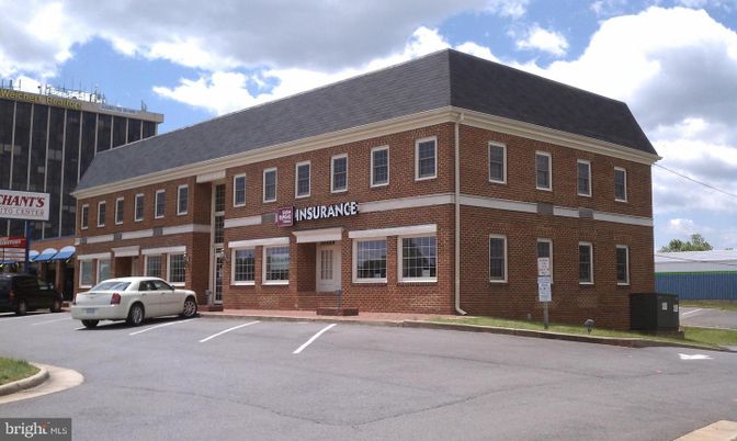 Exterior, Facade, Brick Facade, Georgian