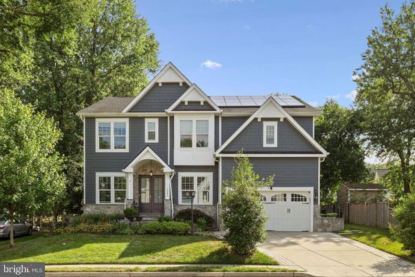 Attached, Exterior, Facade, Farmhouse