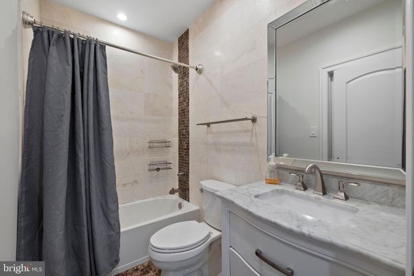 Bathroom, Interior, Marble Walls, Recessed Lighting