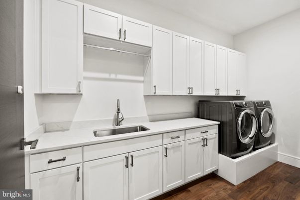 Interior, Washer, Wood Texture Flooring