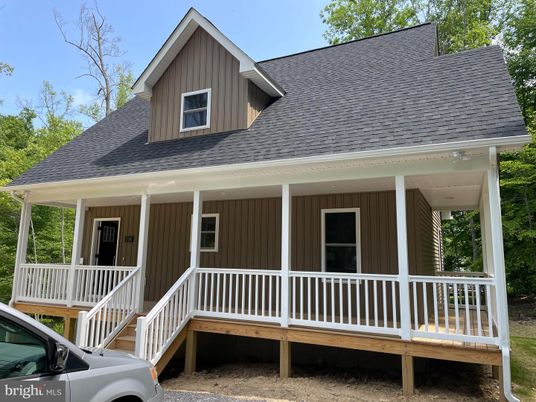 Exterior, Facade, Cape Cod