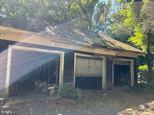 Detached Garage, Exterior