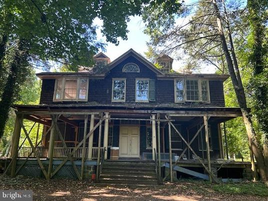Exterior, Facade, None