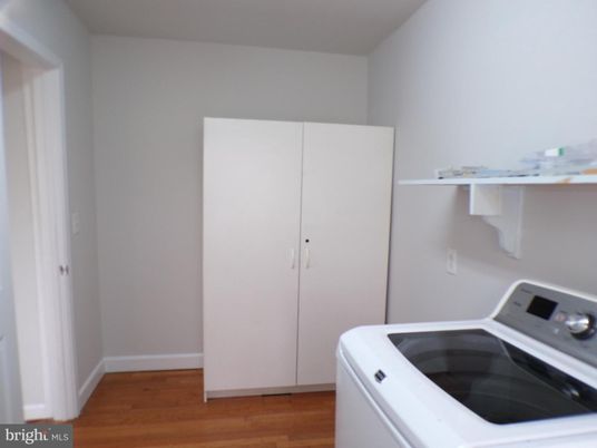 Interior, Washer, Wood Texture Flooring