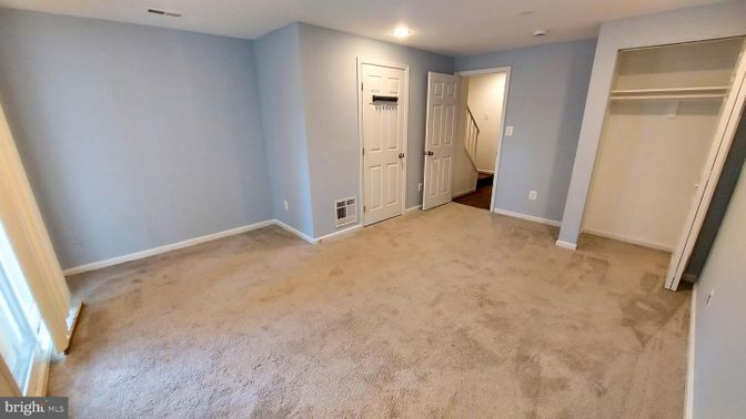 Empty room, Interior, Recessed Lighting