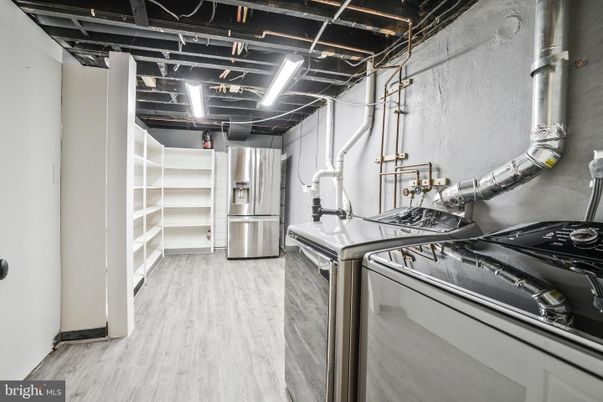 Interior, Washer, Wood Texture Flooring