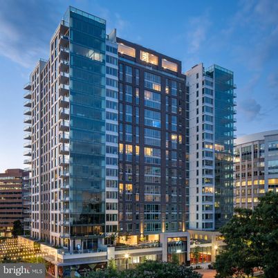 Exterior, Facade, Highrise