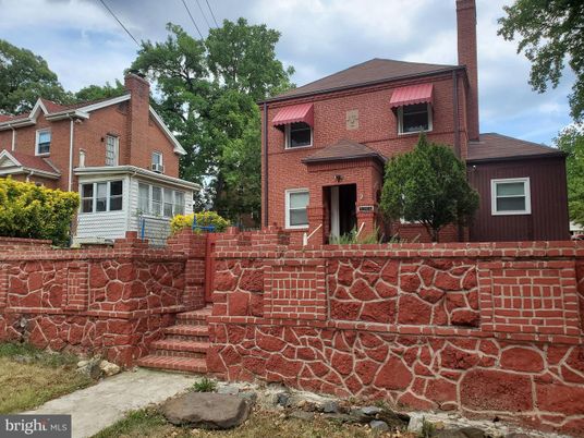 Exterior, Facade, Brick Facade, Rowhouse