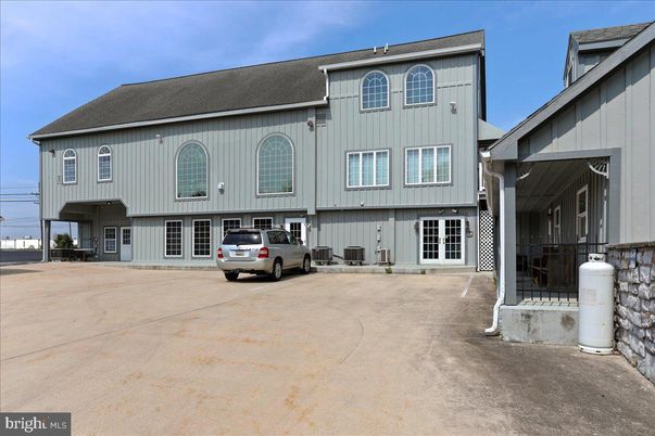 Exterior, Facade, Farmhouse
