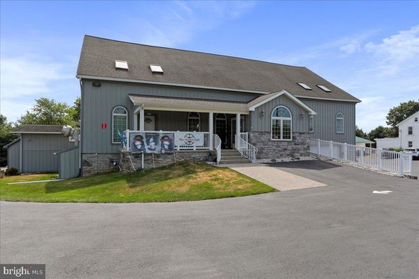 Exterior, Facade, Cape Cod