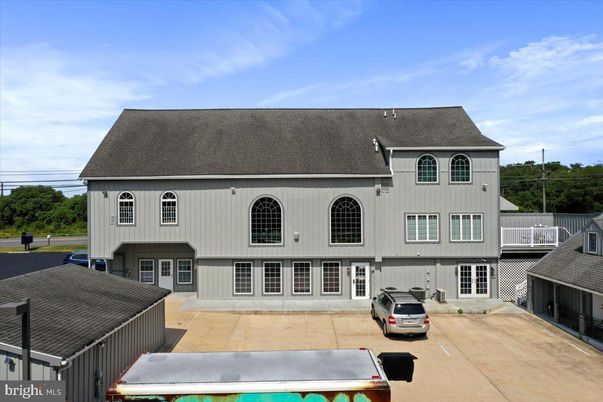 Exterior, Facade, Farmhouse