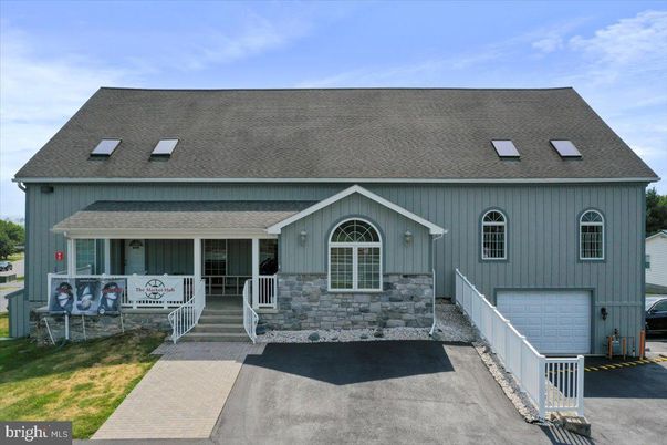 Attached, Exterior, Facade, Cape Cod