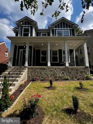 Exterior, Facade, American Craftsman