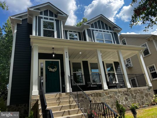 Exterior, Facade, American Craftsman