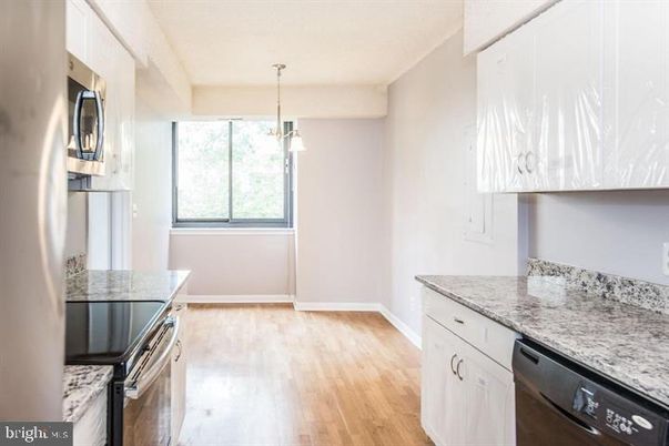 Interior, Kitchen, Pendant Lights, Wood Texture Flooring
