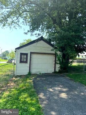 Detached Garage, Exterior