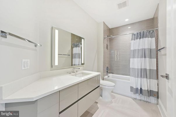 Bathroom, Interior, Recessed Lighting