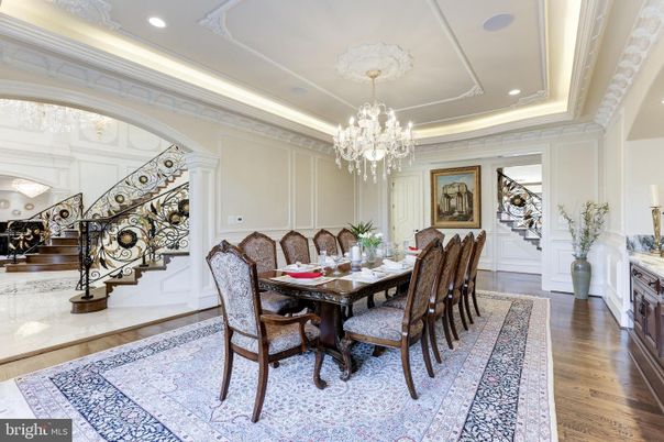 Chandelier, Dining room, Interior, Recessed Lighting, Wood Texture Flooring