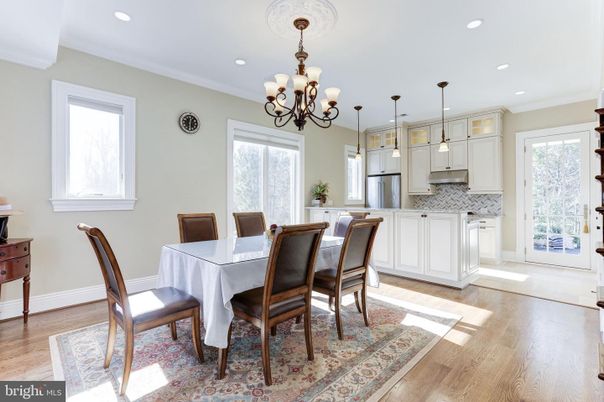 Chandelier, Dining room, Interior, Kitchen, Pendant Lights, Recessed Lighting, Wood Texture Flooring
