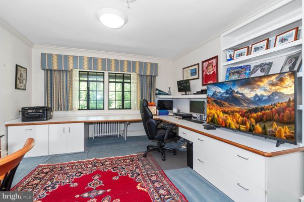 Home Office, Interior
