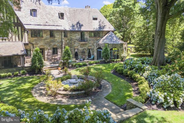 Backyard, Exterior, Facade, French Provincial