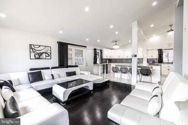 Interior, Kitchen, Living room, Pendant Lights, Recessed Lighting, Wood Texture Flooring
