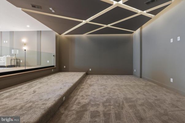 Empty room, Interior, Recessed Lighting