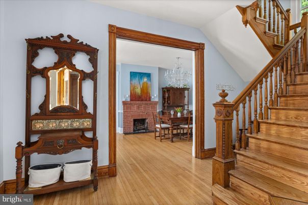 Chandelier, Dining room, Fireplace, Interior, Wood Texture Flooring