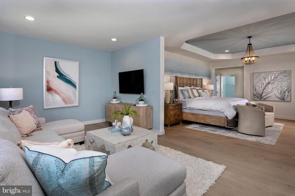 Bedroom, Interior, Living room, Pendant Lights, Recessed Lighting, Wood Texture Flooring