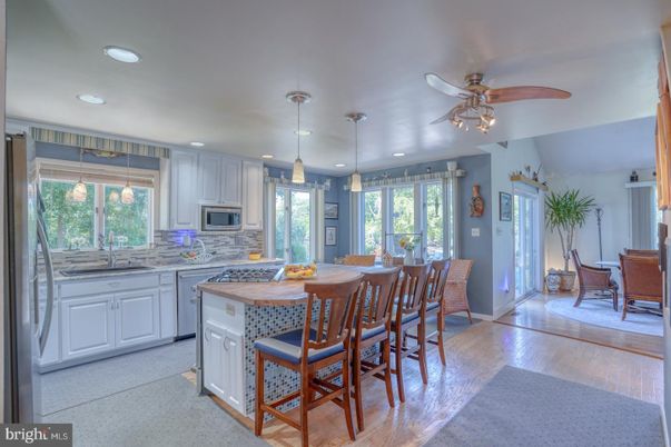 Dining room, Interior, Kitchen, Pendant Lights, Recessed Lighting, Wood Texture Flooring