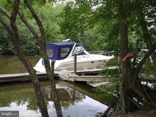 Exterior, Lake