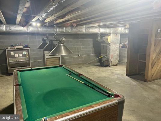 Billiard Table, Game Room, Interior