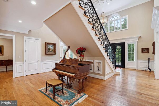 Interior, Pendant Lights, Piano, Recessed Lighting, Wood Texture Flooring