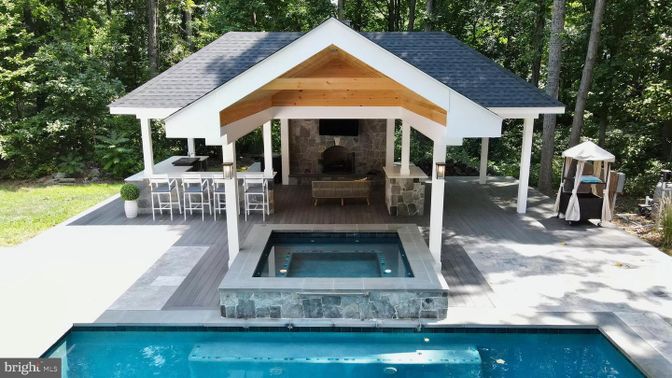 Exterior, Pool
