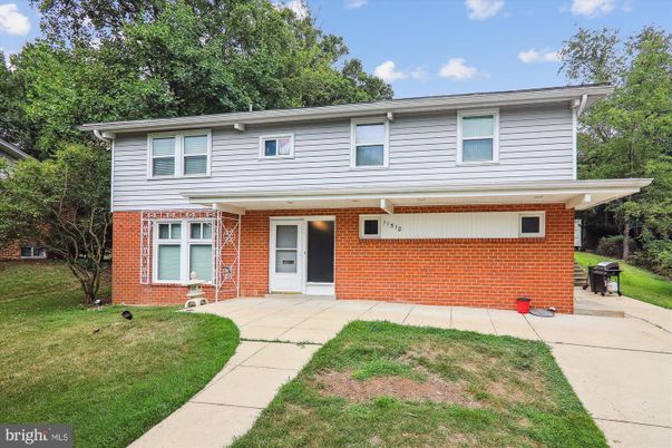 Exterior, Facade, Brick Facade, Split Level