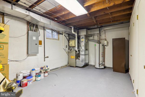 Interior, Washer, Wooden Beams