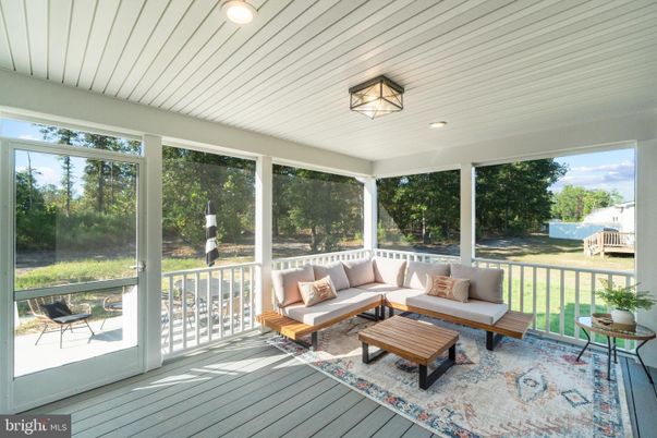 Interior, Living room, Recessed Lighting, Sun Room, Wood Texture Flooring