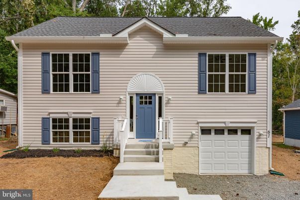Attached, Exterior, Facade, Raised Ranch